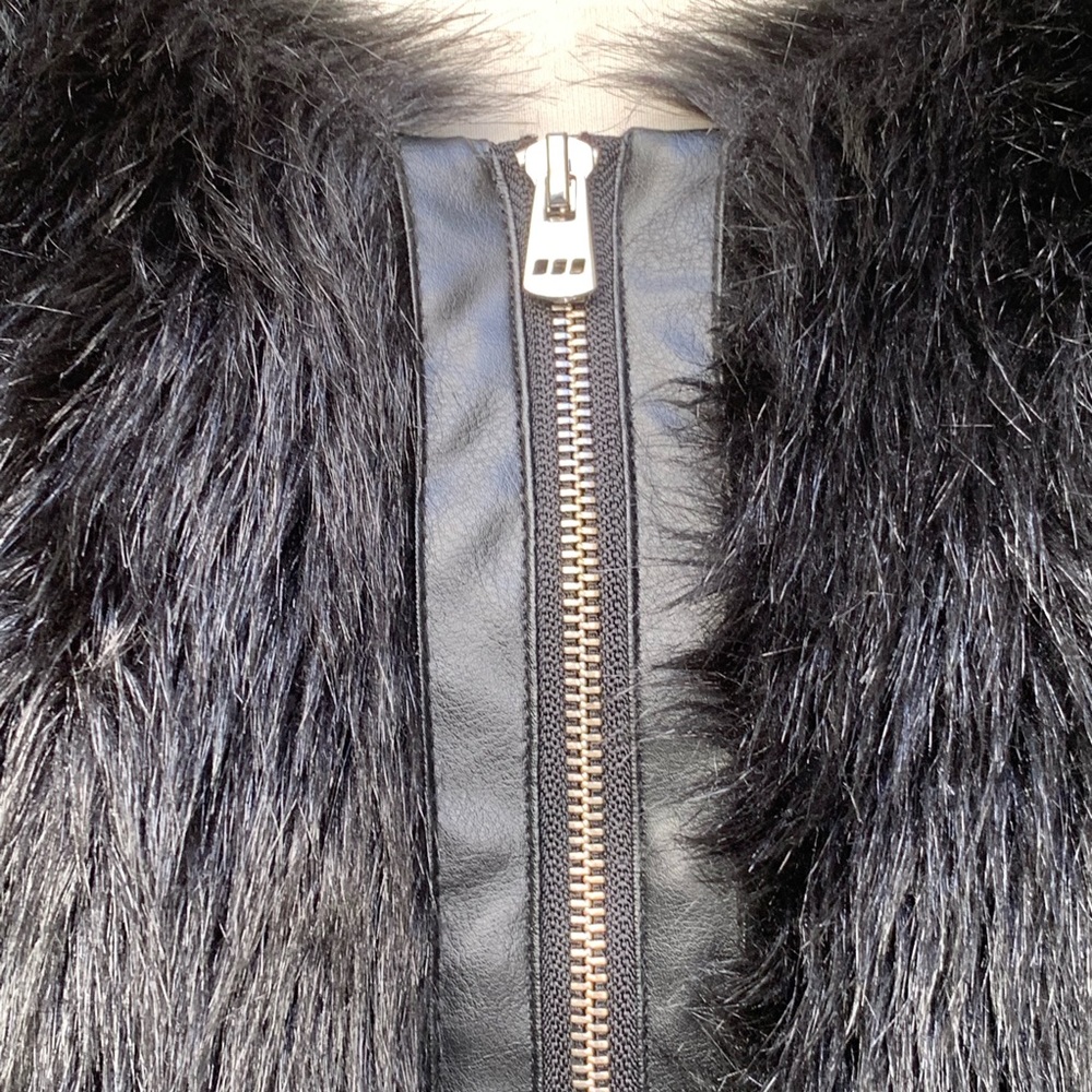 UNIQUELY LORNA JANE Faux Fur Vest Women's Size XS - Picture 2 of 7